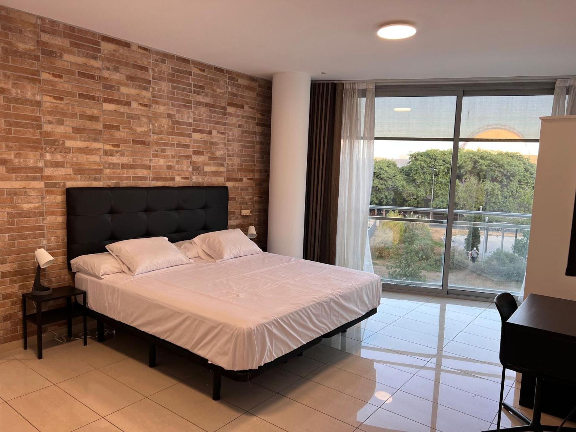 Fira Gran Via 2 - Private Rooms In A Shared Apartment - Habitaciones Privadas En Apartamento Compartido L'Hospitalet de Llobregat Exterior foto