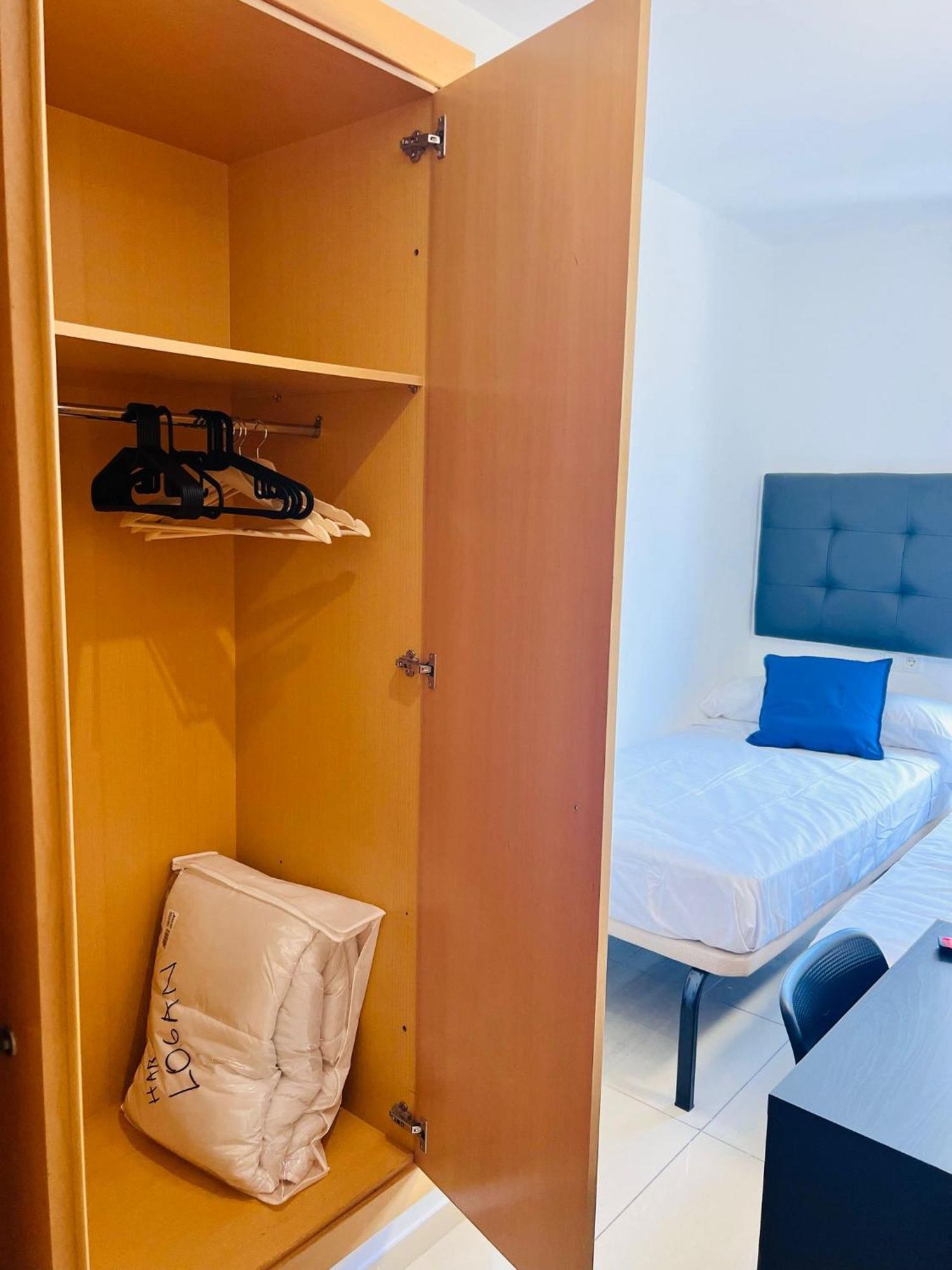 Fira Gran Via 2 - Private Rooms In A Shared Apartment - Habitaciones Privadas En Apartamento Compartido L'Hospitalet de Llobregat Exterior foto